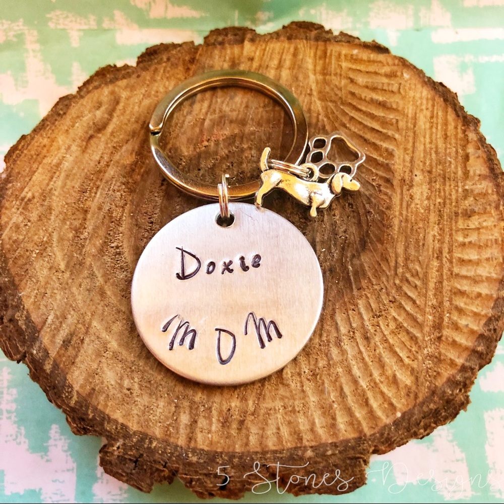 🆕 Doxie Mom Dachshund Keychain